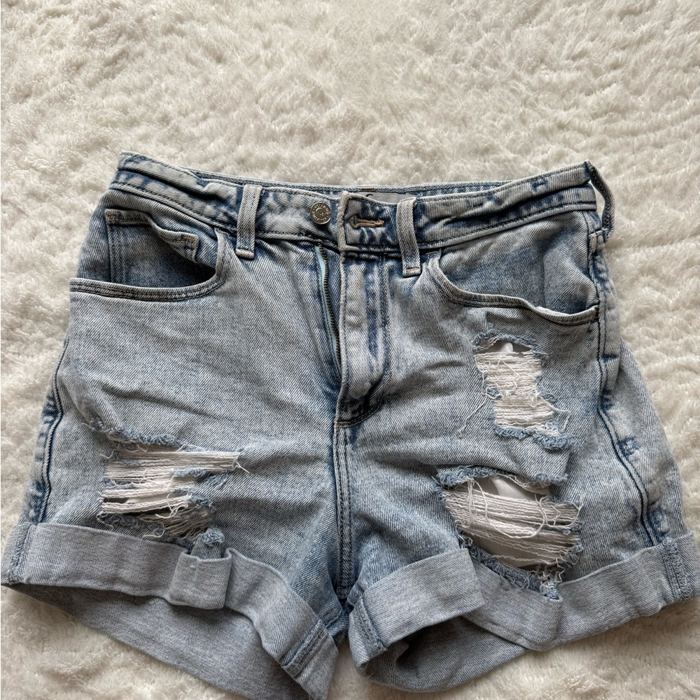 Hollister Curvy Ultra High-Rise Mom Shorts 3”